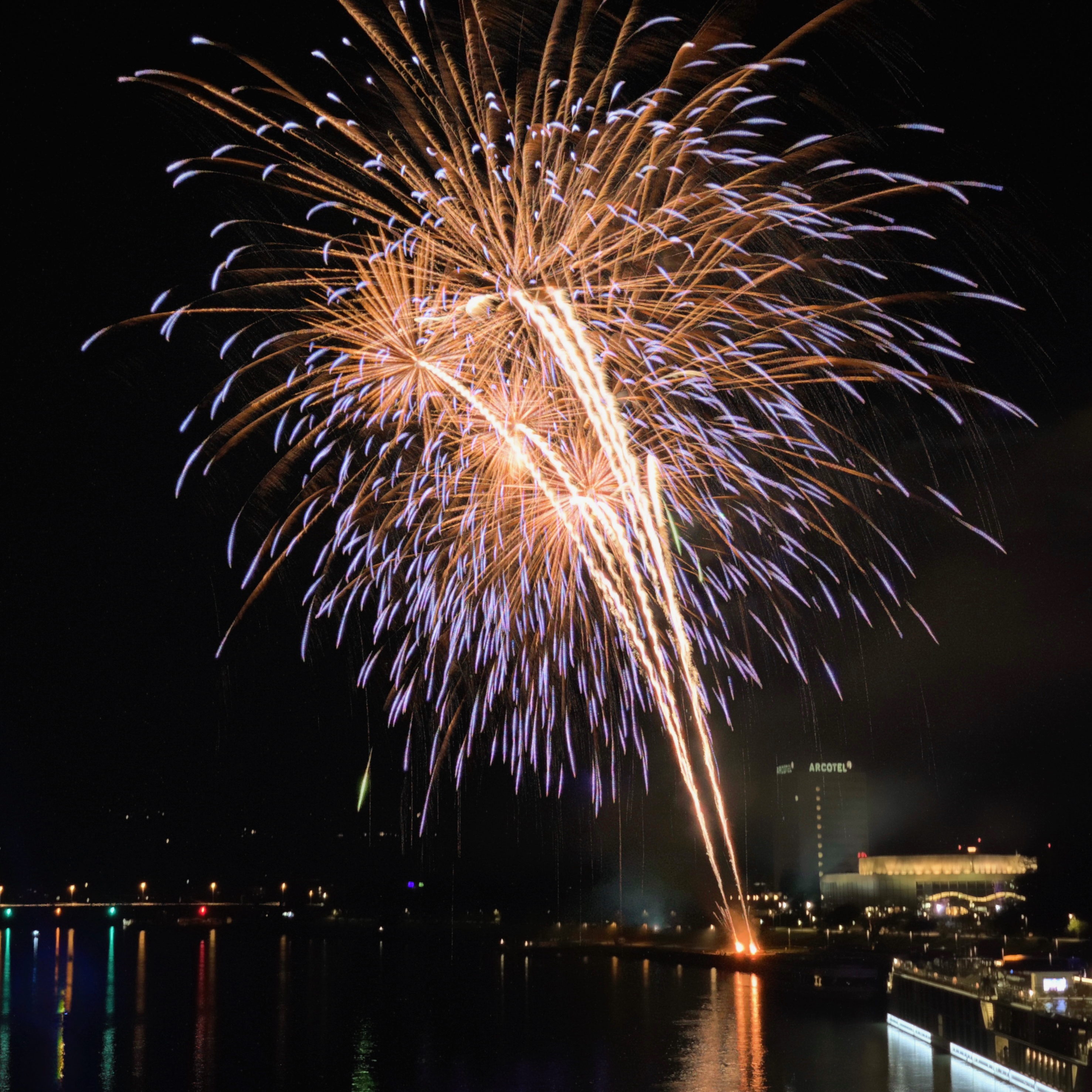 Fireworks shot on iPhone (2)