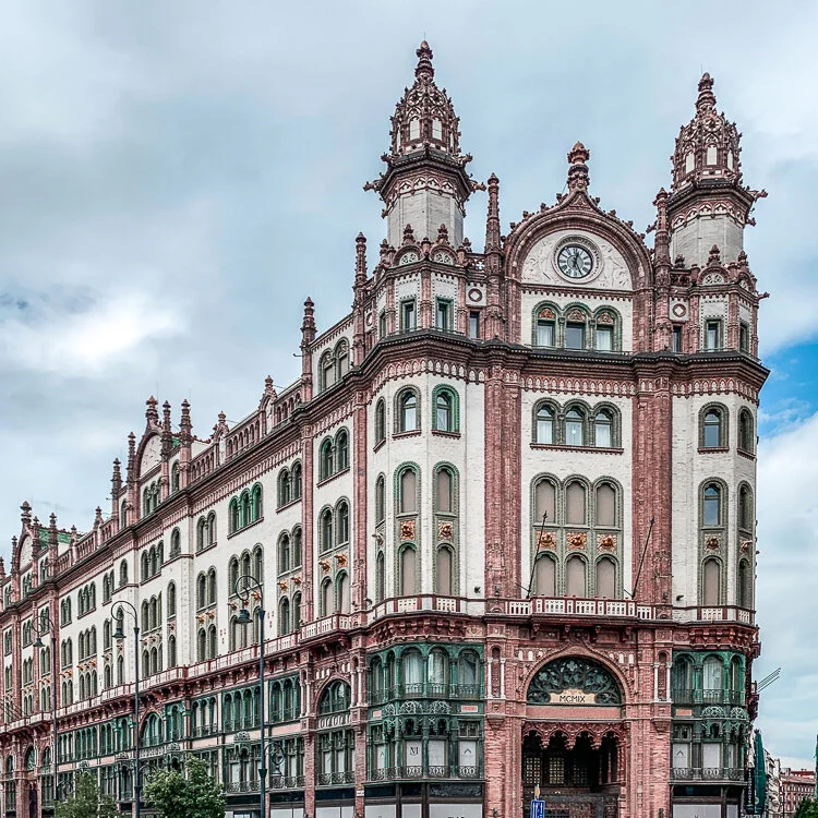 Edificio Párisi Udvar in Budapest, Hungary
