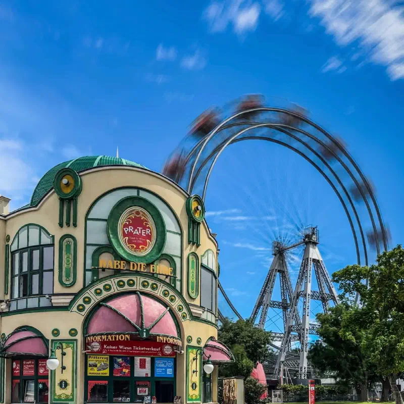 Spinning Ferris wheel photographed with Reeheld Camera app