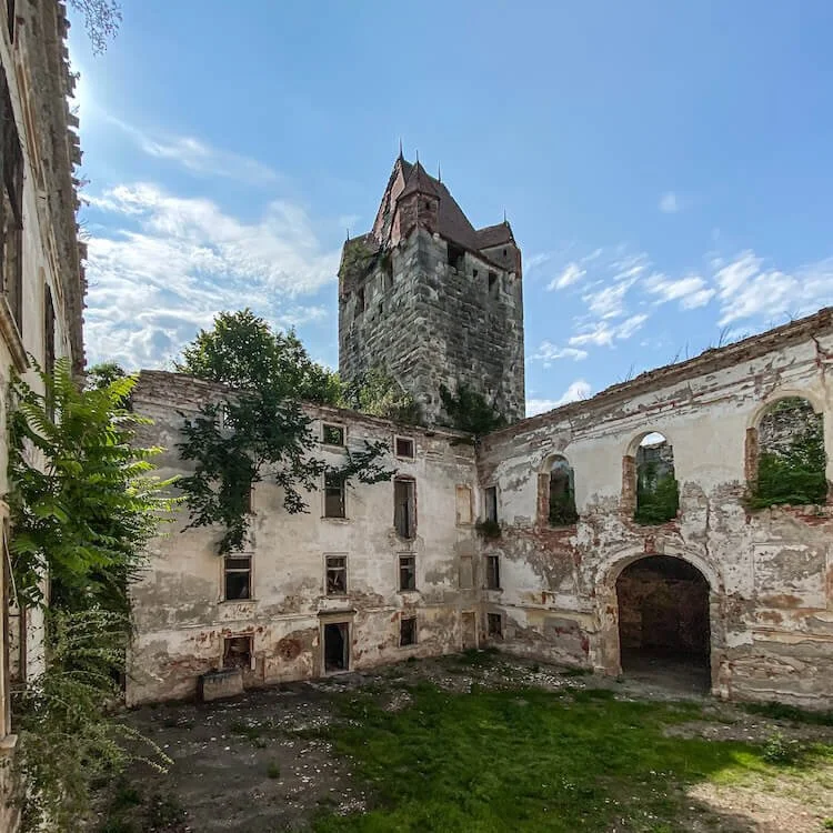 Exploring the abandoned Castle Pottendorf, Lower Austria