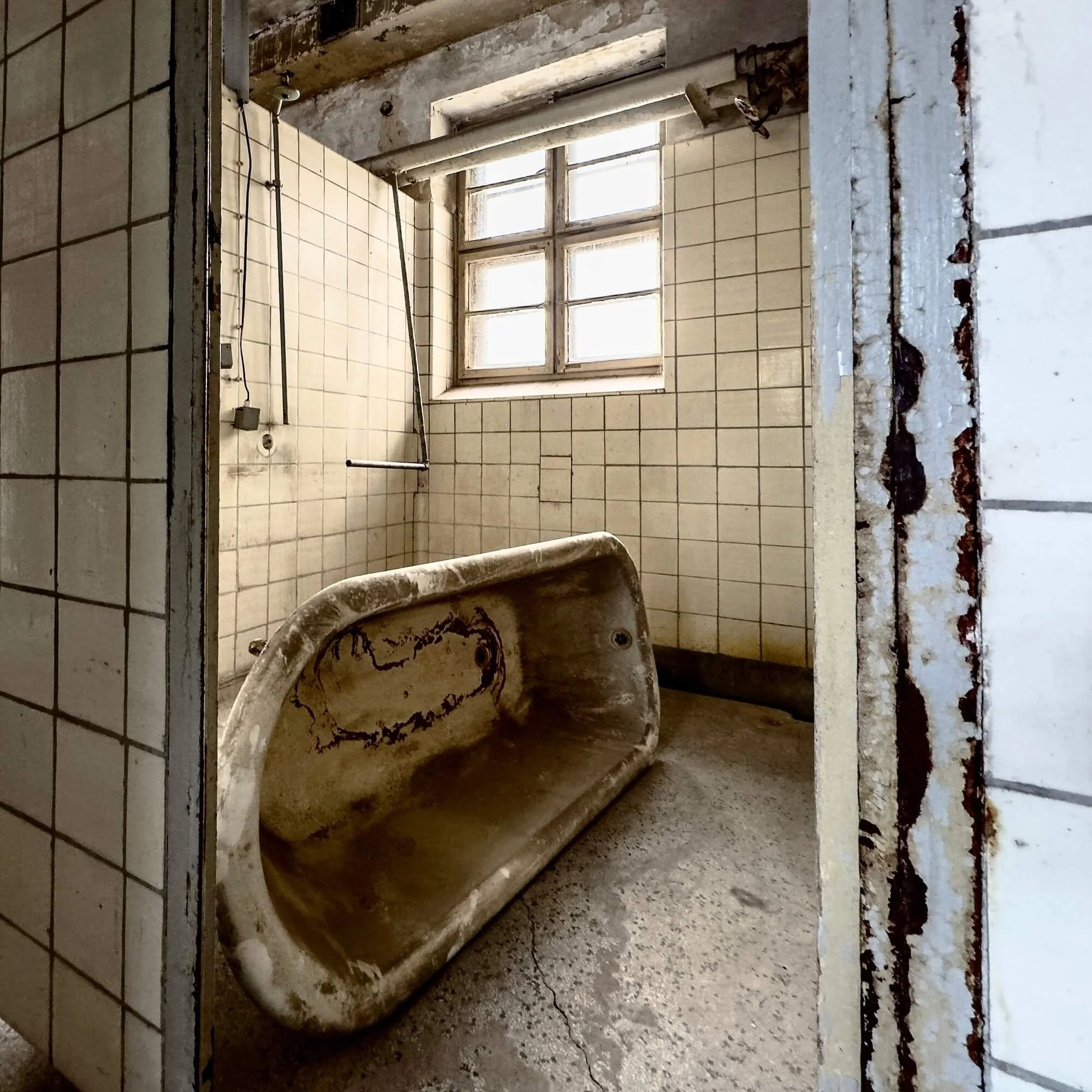 Bath tube at the abandoned Stadtbad Lichtenberg