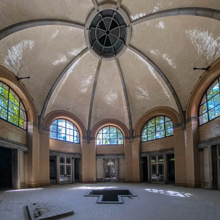 Bathhouse seen in A Cure for Wellness