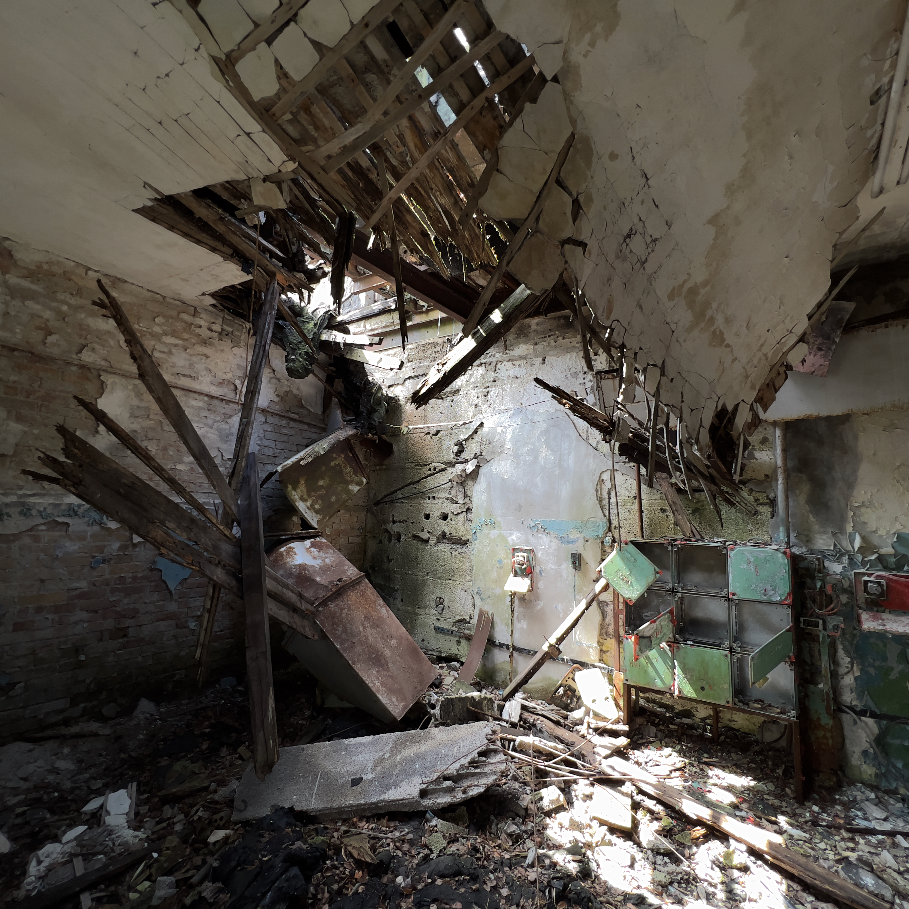 Collapsed roof in a building at the airfield Rangsdorf