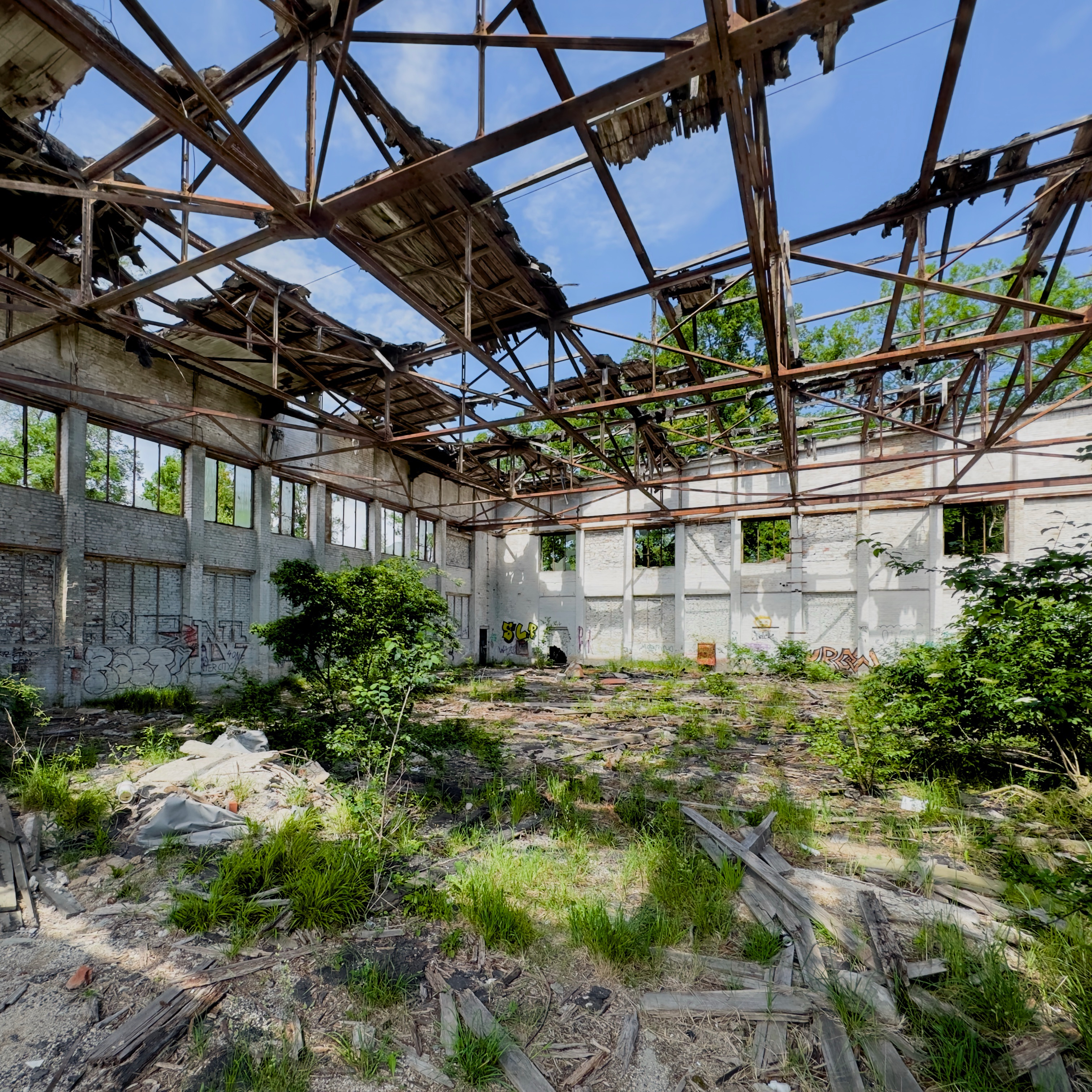A decayed hangar photographed during my lost place tour at the abandoned airport Schönwalde-Glien in Germany