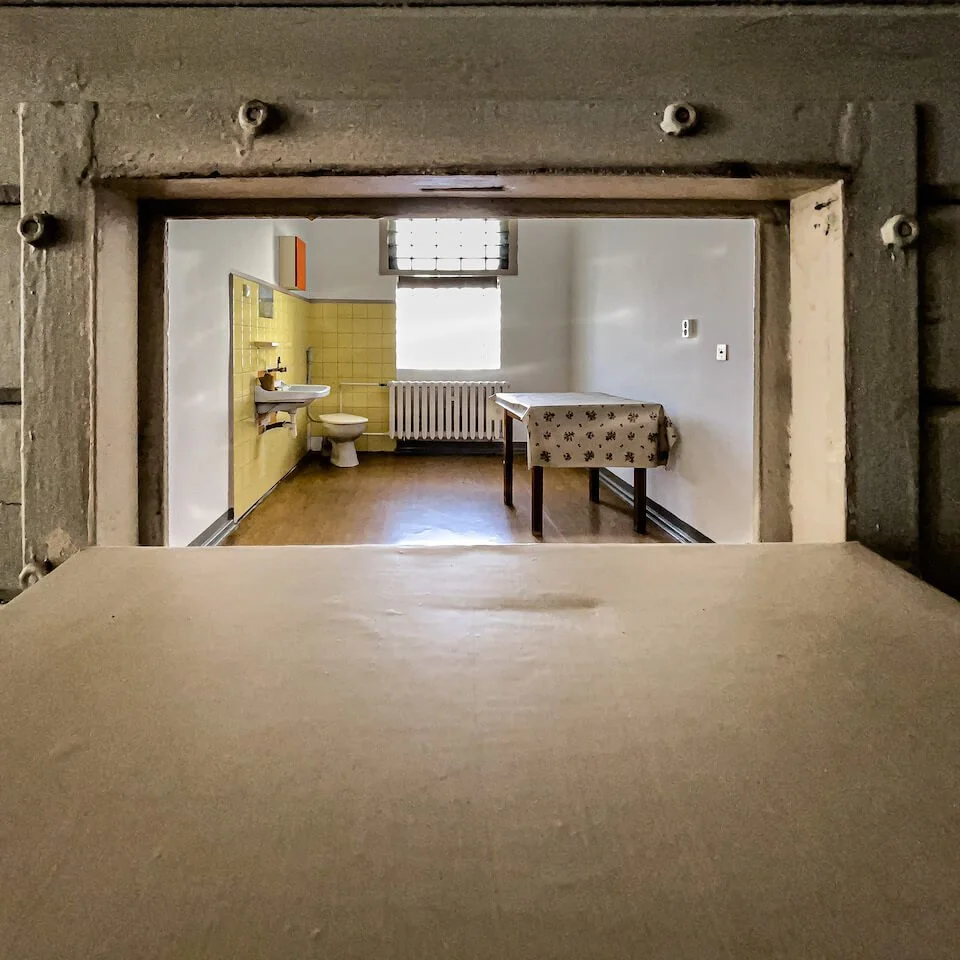A prison cell photographed during my urbex tour at the abandoned Stasi Prison Hohenschönhausen