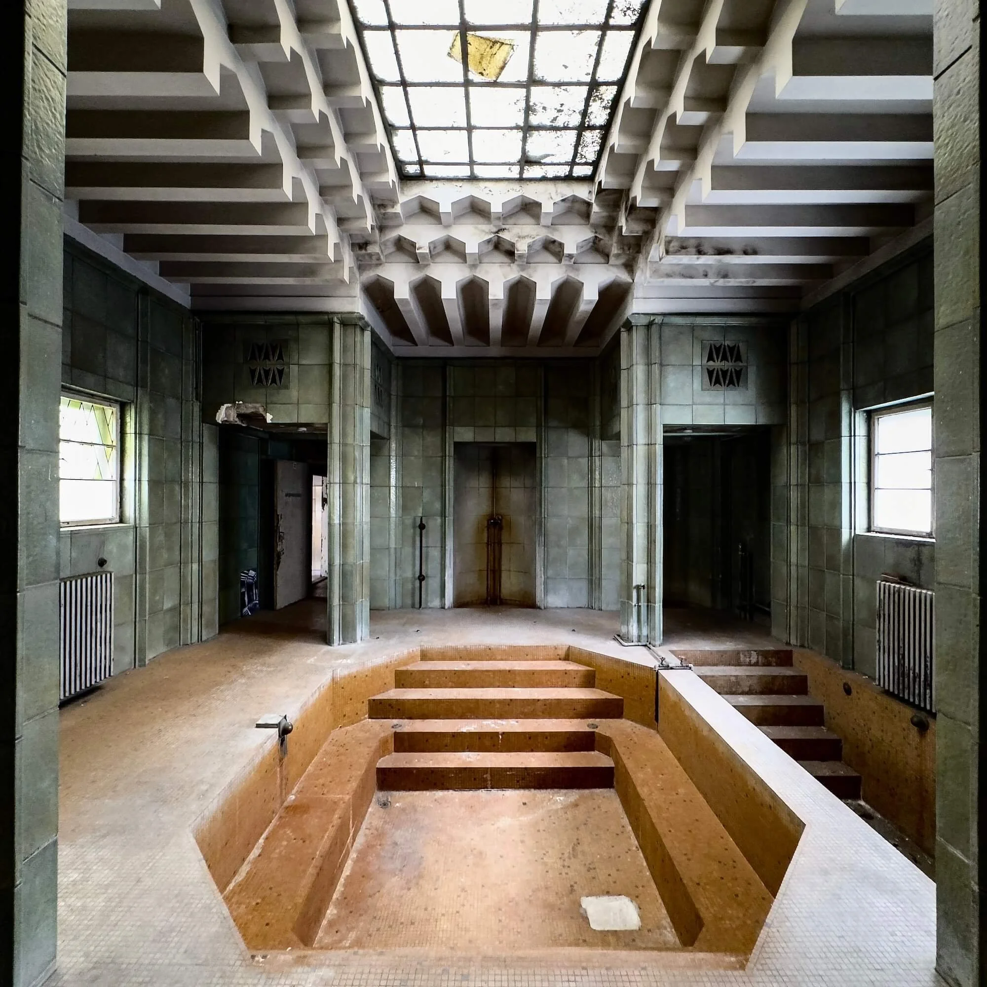 Immersion pool
