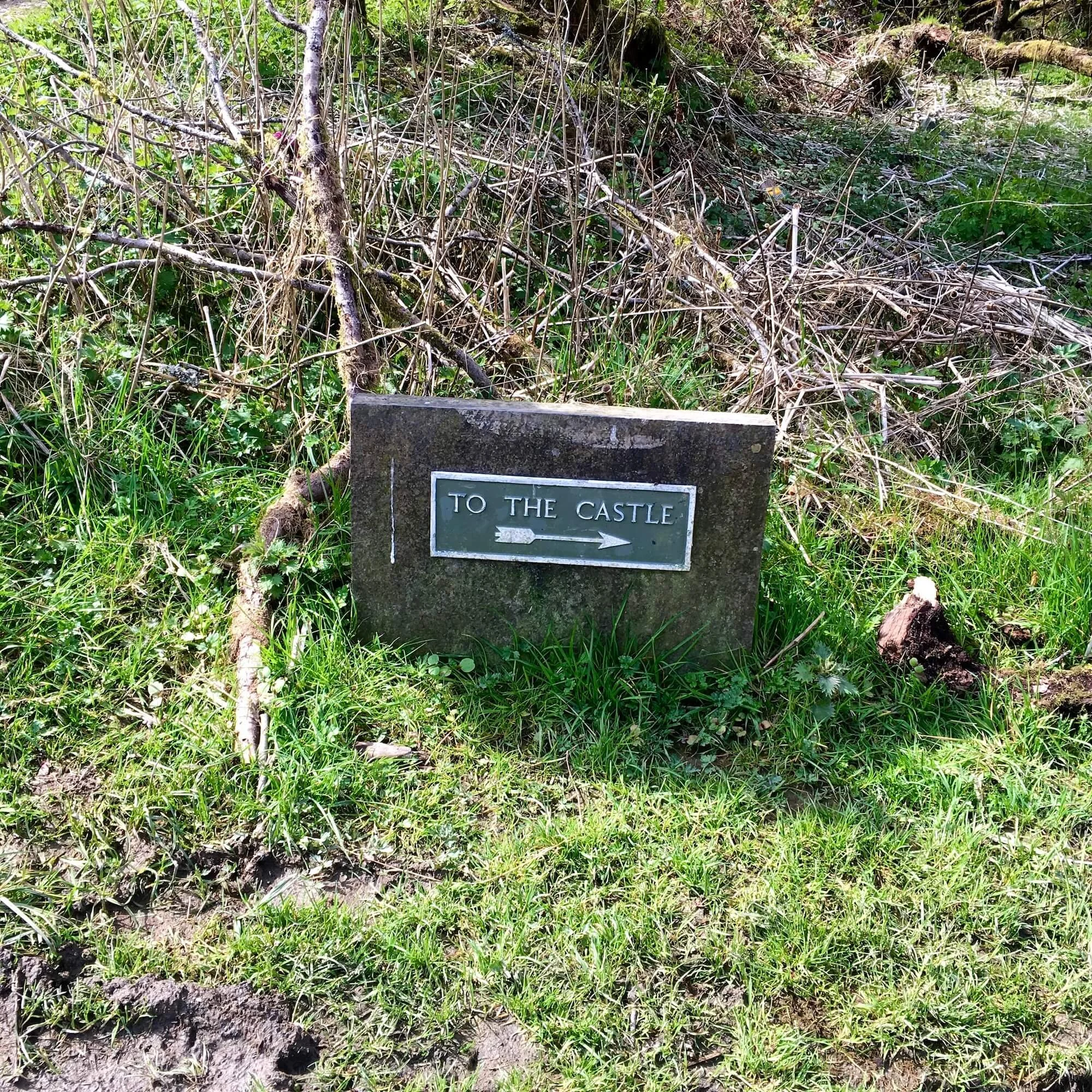 Sign from car park to Kilchurn Castle