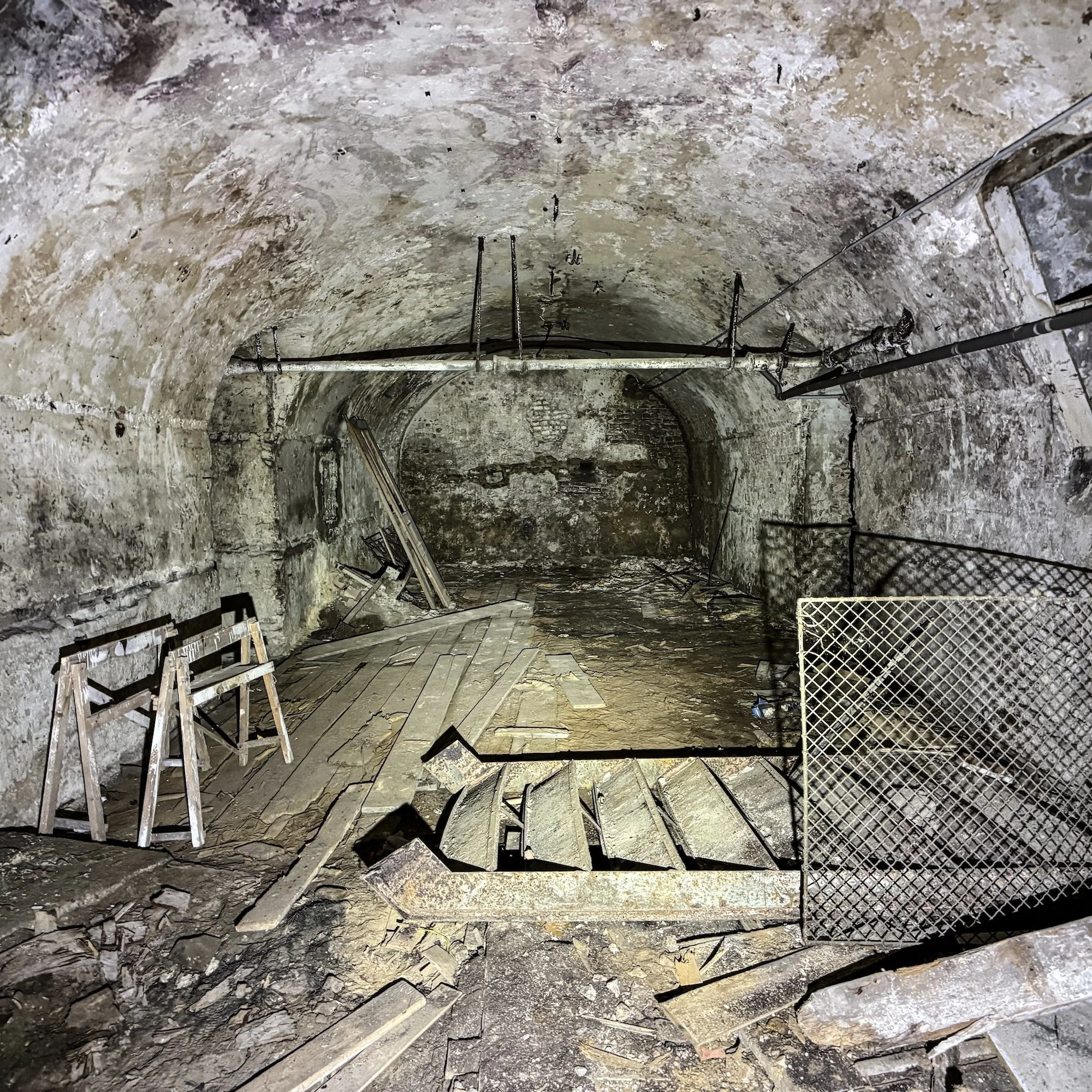 The Wuben X1 illuminating an abandoned air raid shelter in Vienna.
