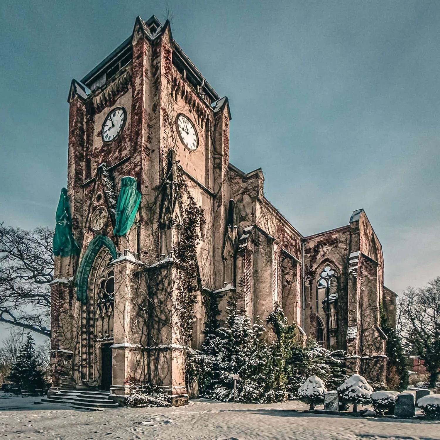 Abandoned church photographed using Moment Superfish Lens