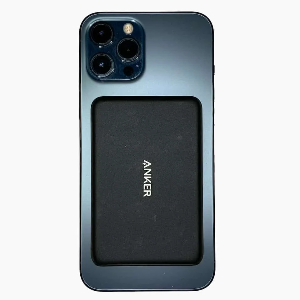 Anker MagGo battery packs. Charge iPhone without cables. A review