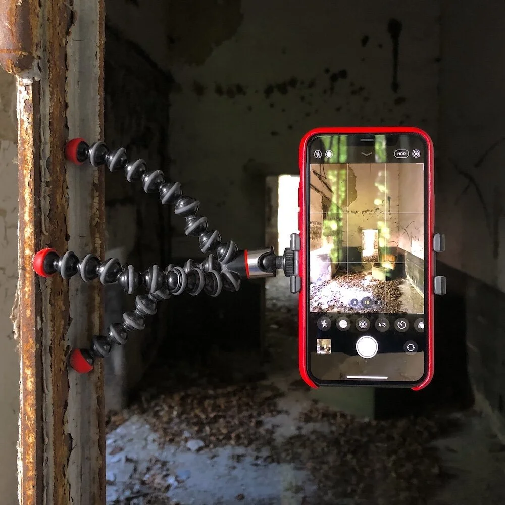 Joby Gorillapod Magnetic with iPhone 11 Pro at a lost place