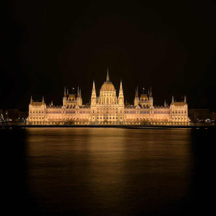 iPhone Workflow Tutorial about how I composed, shot and edited this photo of the Parliament in Budapest